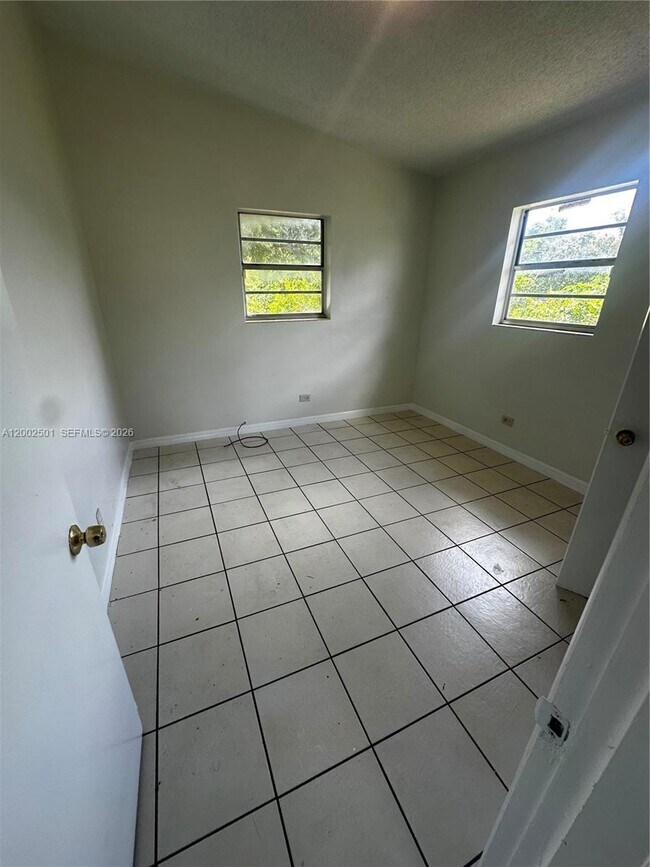 Building Photo - 821 SW 2nd St