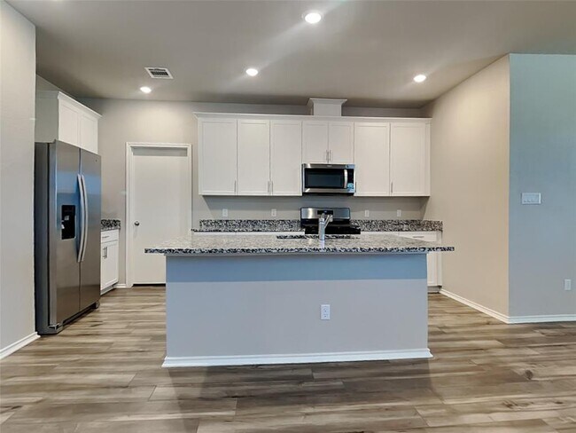 Building Photo - 5124 Saddle Clb Dr