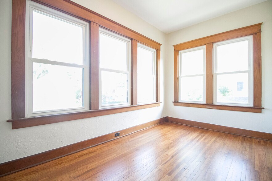Building Photo - 4129 N Lockwood Ave
