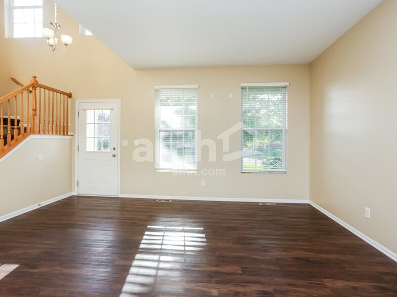 Building Photo - 605 Country Brook Ln