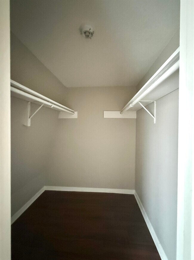 Building Photo - 6567 Poplar Woods Cir S