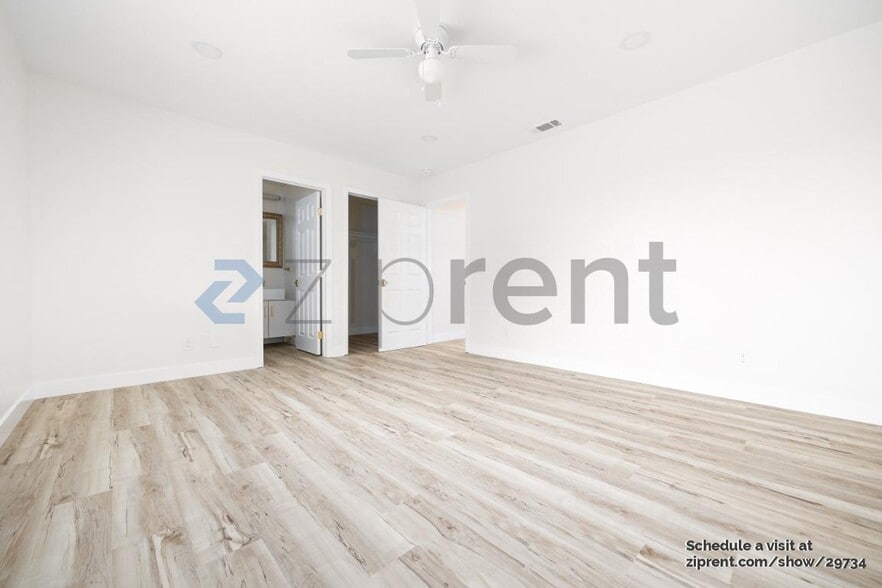 Building Photo - Unit