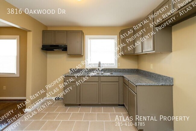 Building Photo - 3816 Oakwood Dr