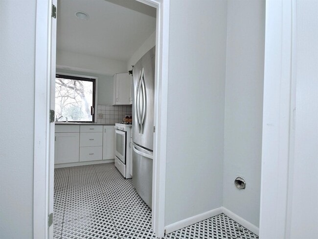 Building Photo - 6501 Highpoint Cove