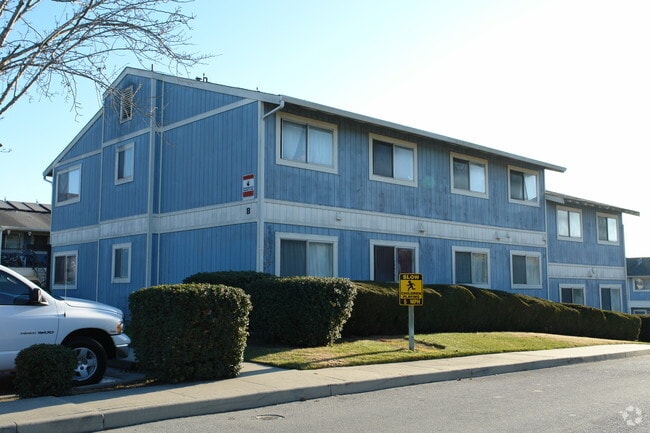 Building Photo - Lakeview