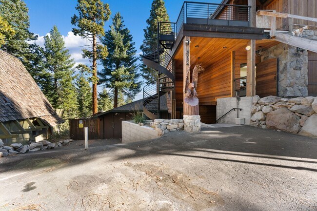 Building Photo - SKI LEASE: "Stagger Inn" '25-'26 Season