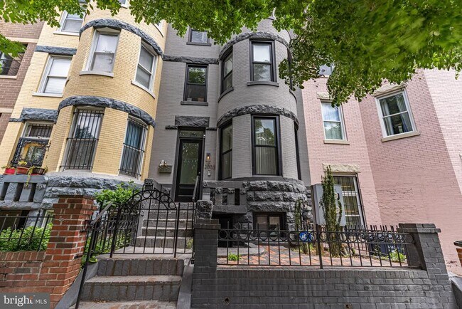 Building Photo - 2003 1st St NW