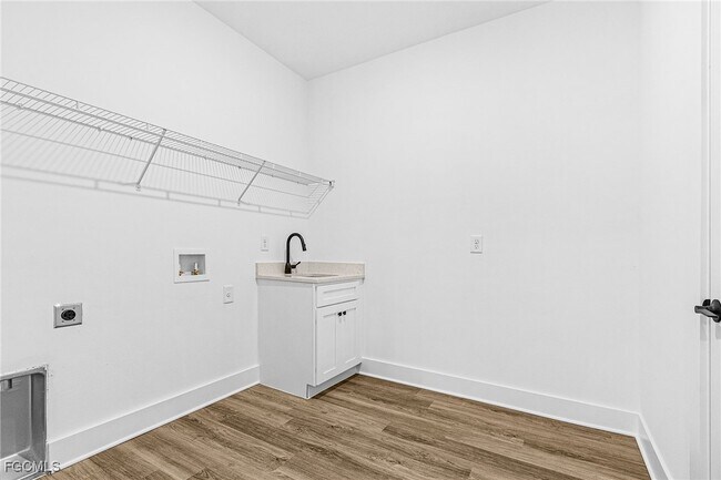 Building Photo - 3222 SW 15th Ave