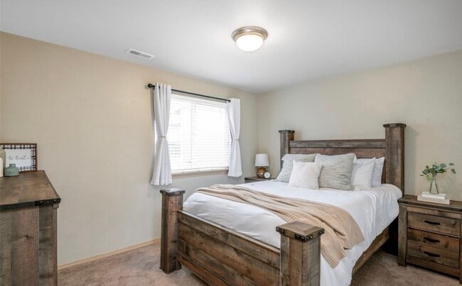 Building Photo - 16669 Rainier View Dr SE