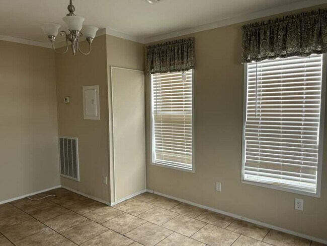 Building Photo - 6941 MacDonald Ct