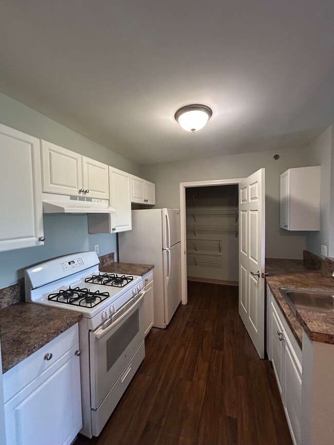 Building Photo - 2bed 2 bath