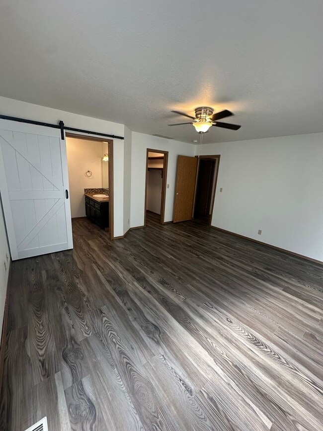 Building Photo - Tranquil & delightful 3-bedroom, 2-bathroom home that offers both comfort and convenience with it...