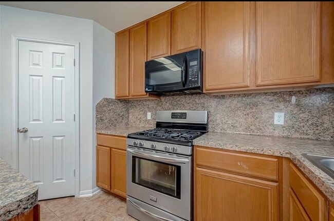 Building Photo - 5242 Espuela Ln
