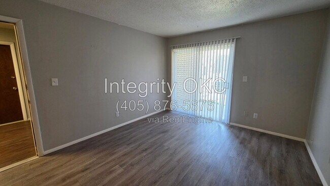 Building Photo - 3803 N Rockwell Ave