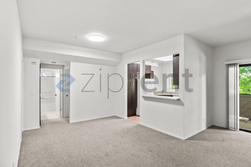 Building Photo - Unit 214