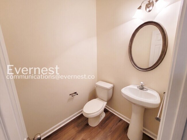 Building Photo - 3 Bed/2.5 Bath Townhome with Modern Amenities / Coming Soon!