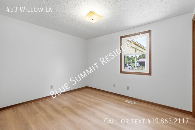 Building Photo - 453 Willow Ln