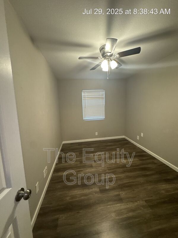 Building Photo - 126 W San Joaquin Ave