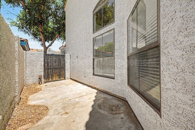 Building Photo - 280 S Elizabeth Way