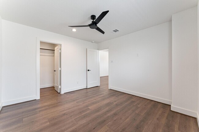 Building Photo - 2753 Sunny Briar Dr