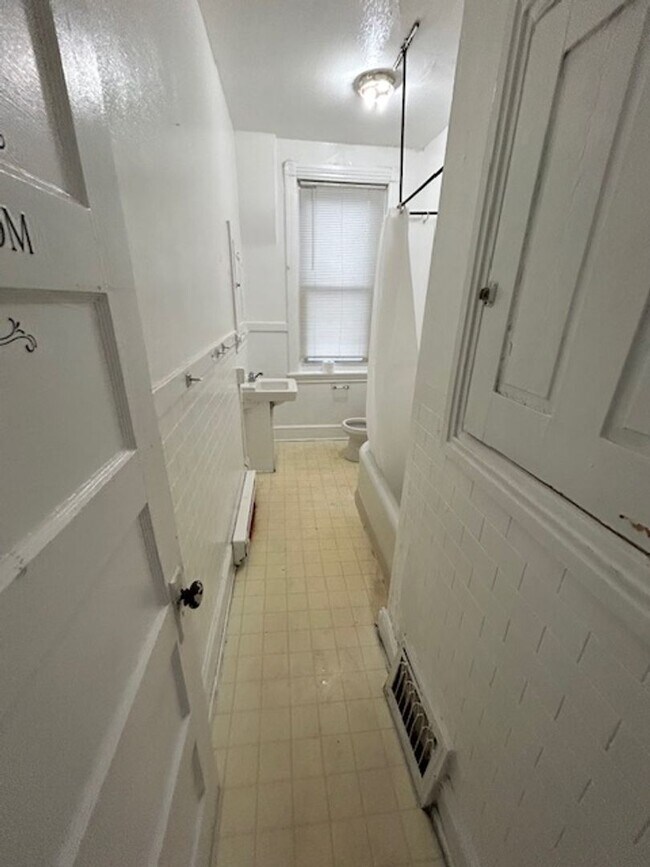 Building Photo - 2201 N 4th St