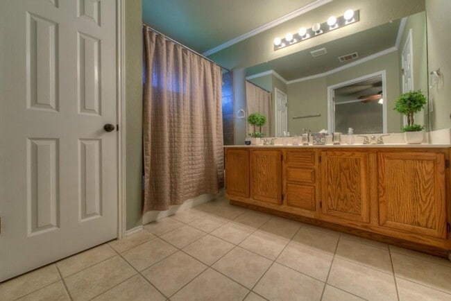 Building Photo - 14616 Montoro Dr