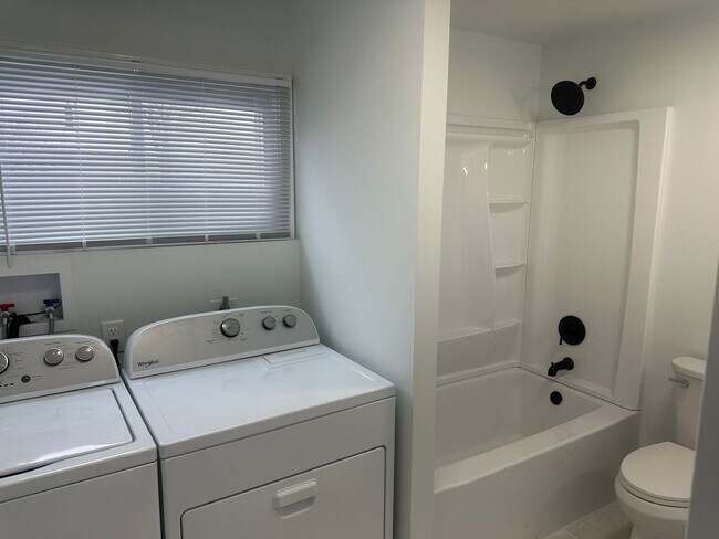 Building Photo - Renovated Pennsbury School District 4 bedroom 2 bath in North Park in Levittow PA Falls Twp.  Lar...