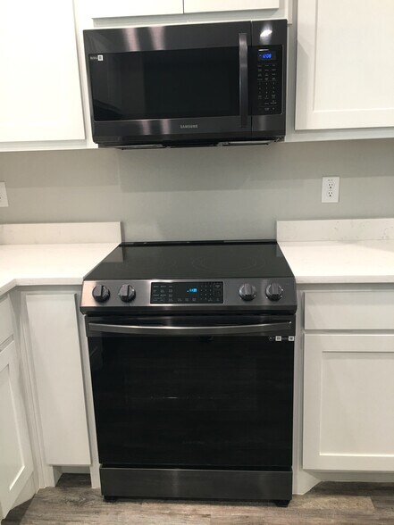 Building Photo - 709 W Woodard St