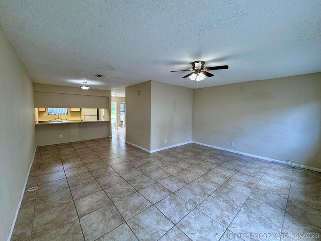 Building Photo - 704 Riverside Dr