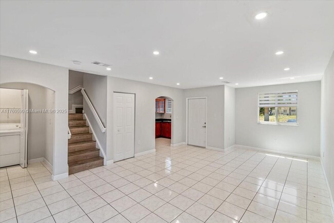 Building Photo - 360 NW 114th Ave