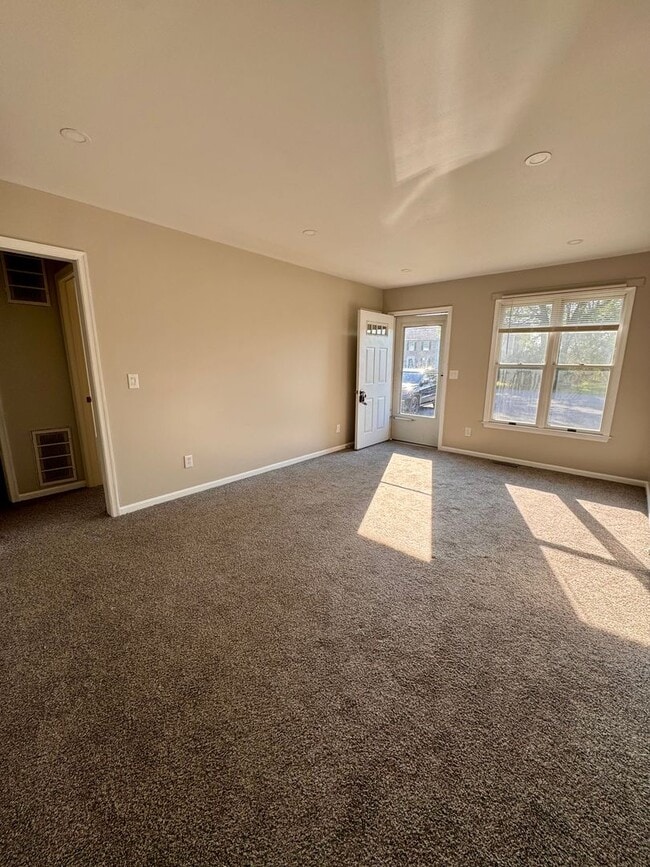 Building Photo - Charming 2 Bedroom Townhouse in New Market