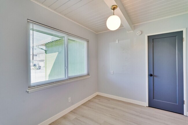 Building Photo - Remodeled 3-bedroom 1 bath