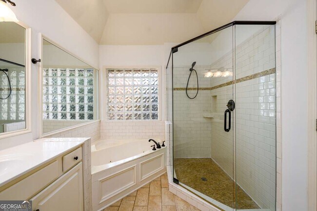 Building Photo - 1560 Oak Park Cove