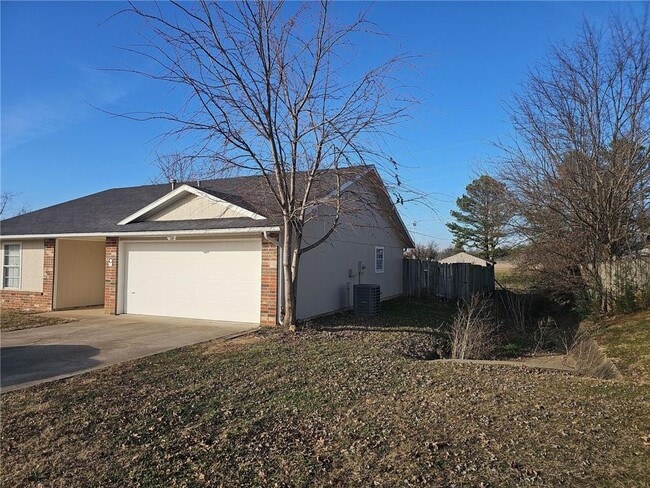 Building Photo - 405 E Mimosa Pl