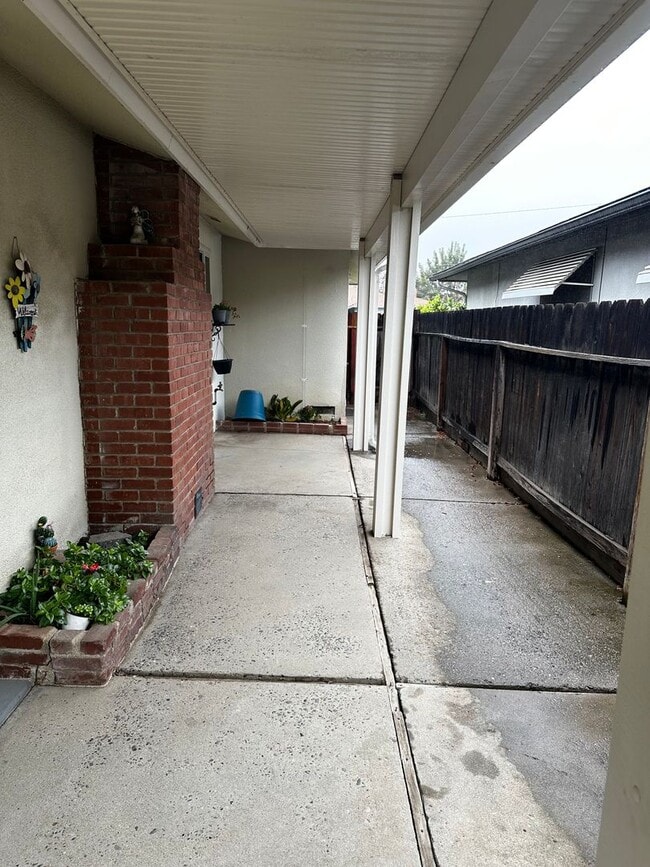 Building Photo - Fresno Home Available for Lease