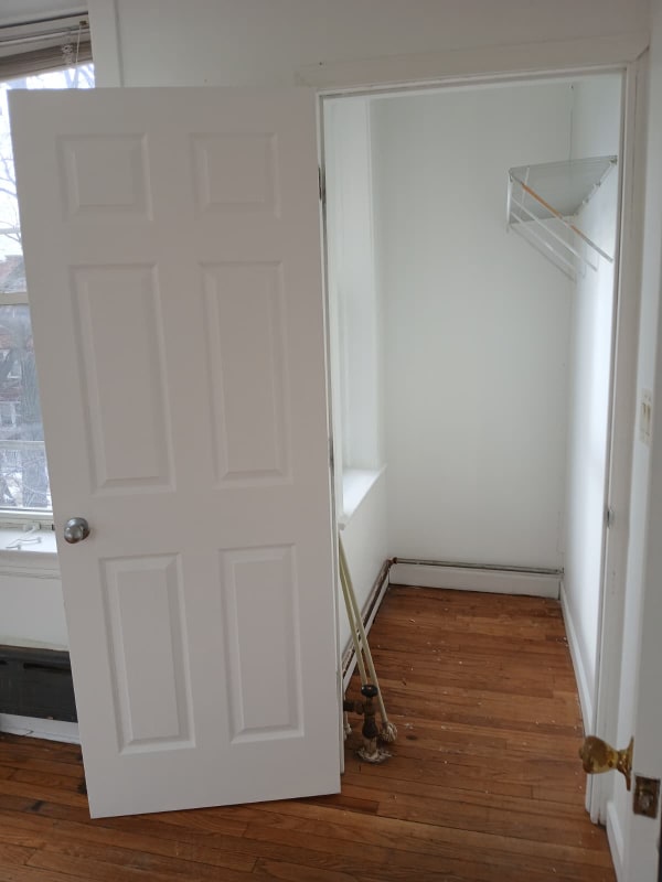 Building Photo - 3022 W Wilson Ave