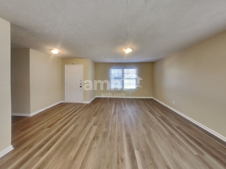 Building Photo - 5527 Middlebury Dr