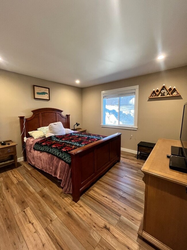 Building Photo - Donner Lake Ski Lease — Fully Remodeled Ho...