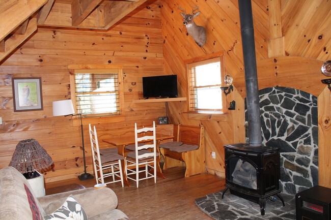 Building Photo - Furnished Cabin With Loft