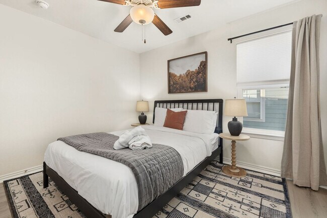 Building Photo - 3813 W Pawnee Rd