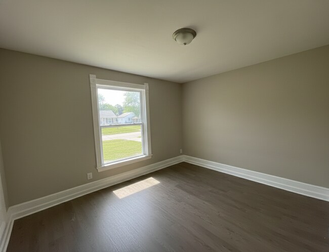 Building Photo - 1155 W 9th St