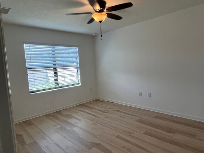 Building Photo - 377 Snook Pl