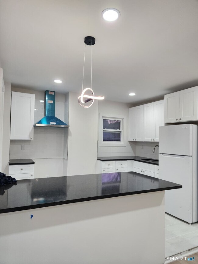 Building Photo - 23 King St