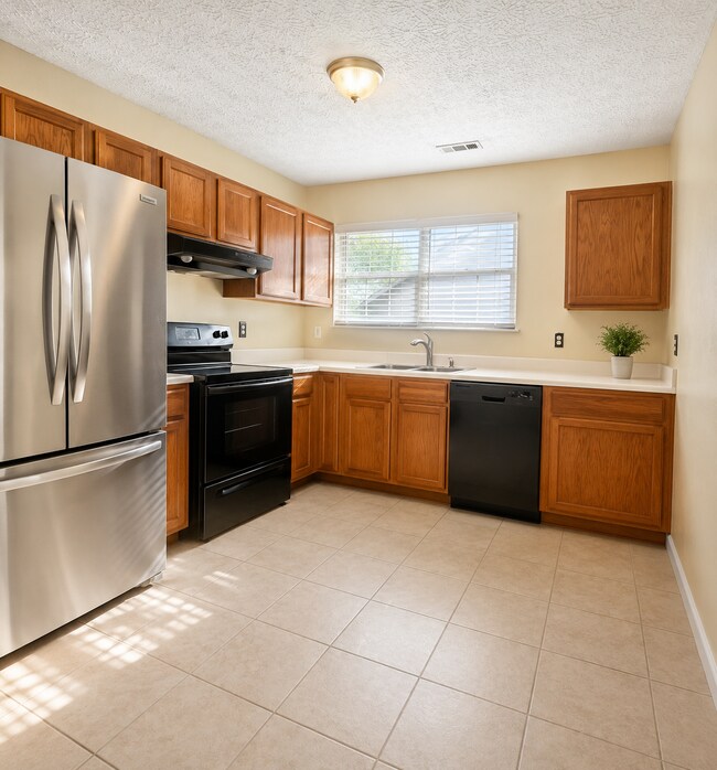 Building Photo - 314 Country Club Dr