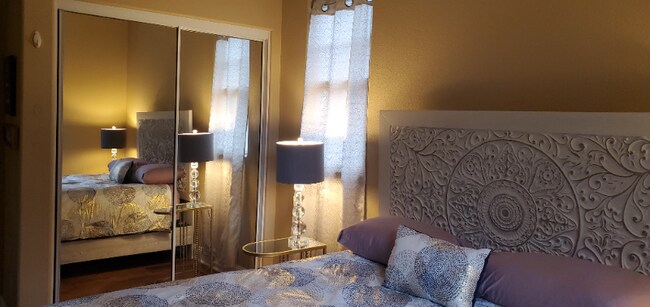 Building Photo - 1105 Promenade St