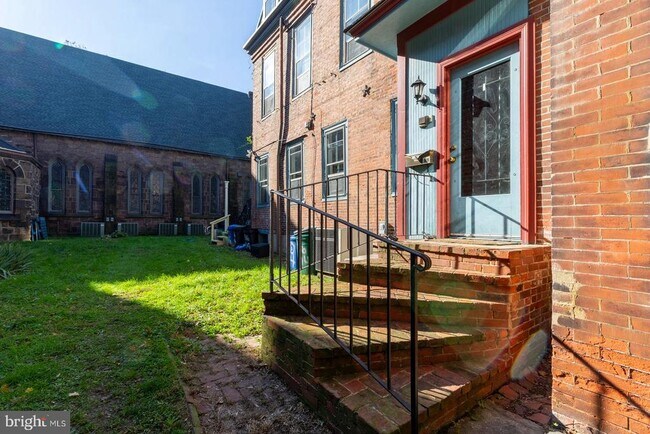 Building Photo - 3604 Baring St