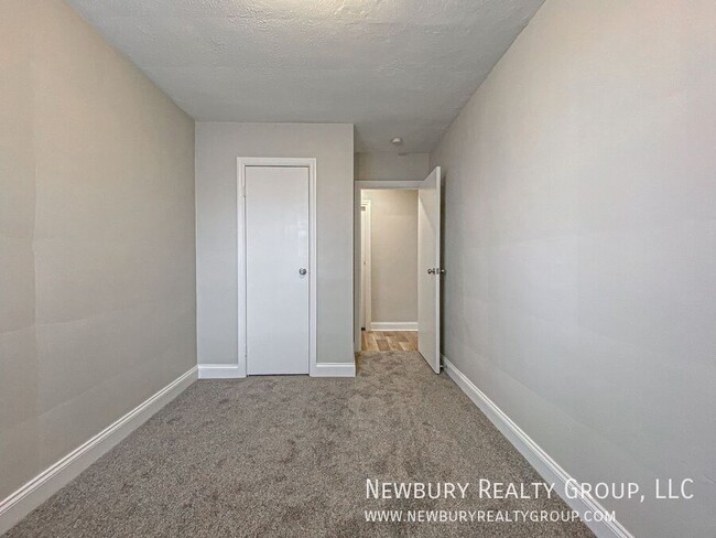 Building Photo - Meticulously maintained two-bedroom, one-b...