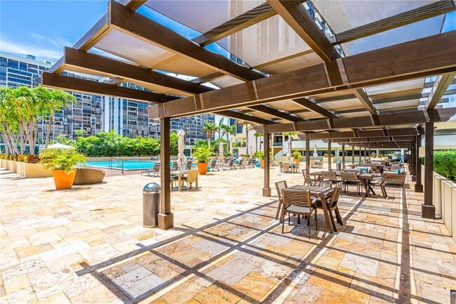 Building Photo - 1925 Brickell Ave