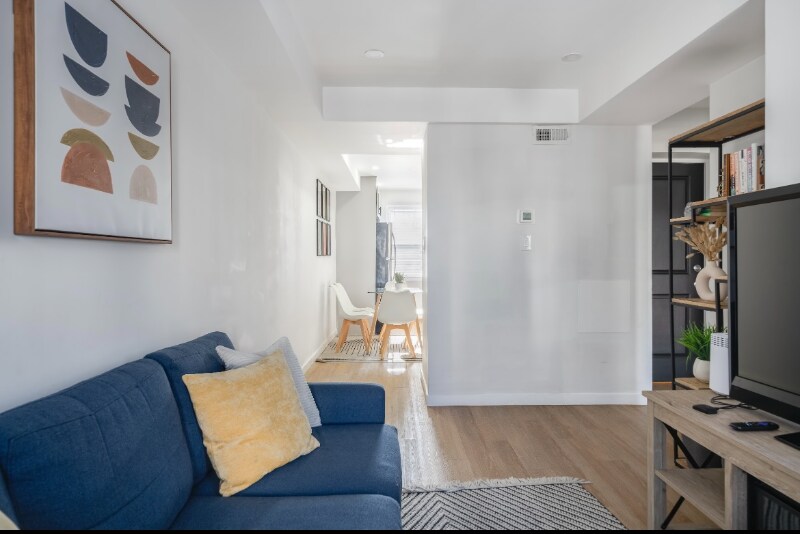 Building Photo - 12 W 52nd St