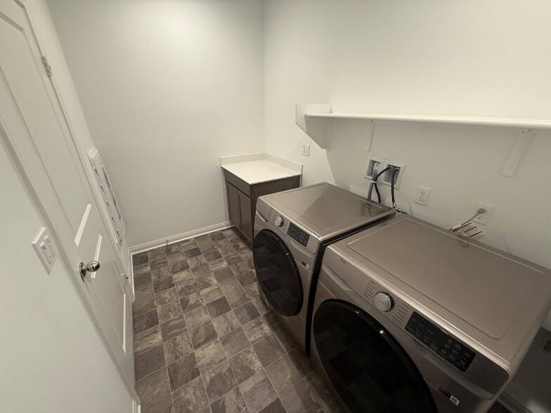 Building Photo - 4212 Larchwood Ln
